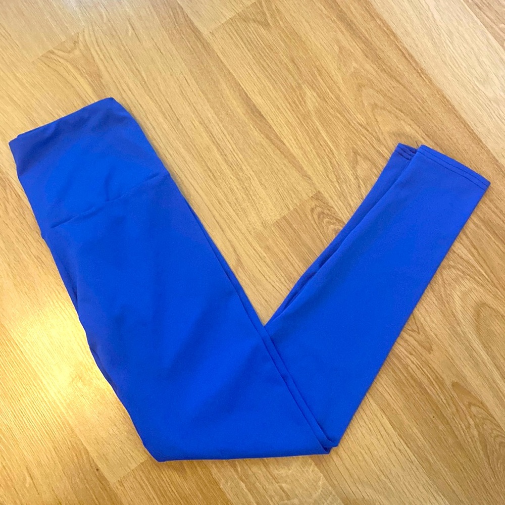 Greater than Sports pool blue leggings
